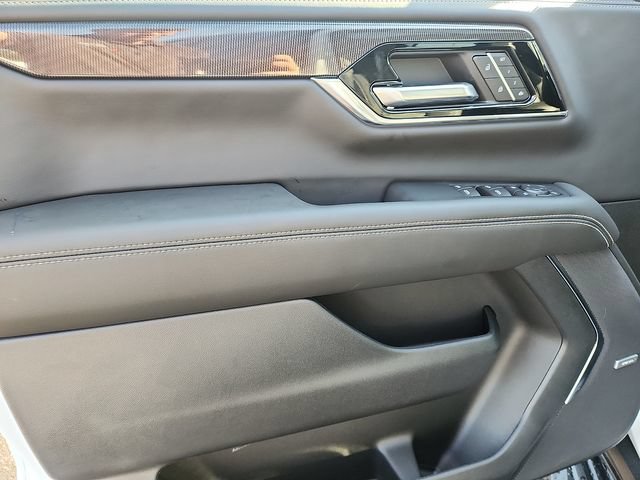 New 2026 GMC Yukon Elevation w/ LPO, Elevation Black Package AWD/4WD image 8