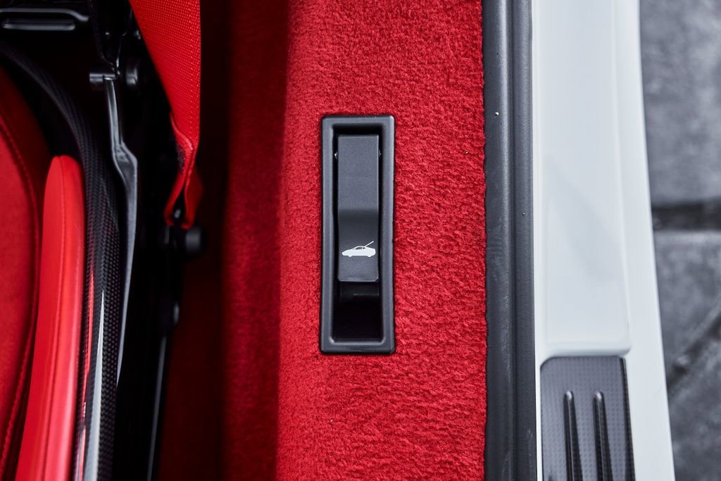 Used 2025 Ferrari SF90 Spider AWD/4WD image 40