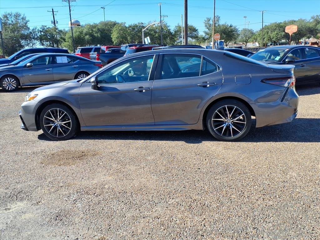 Used 2024 Toyota Camry SE image 2