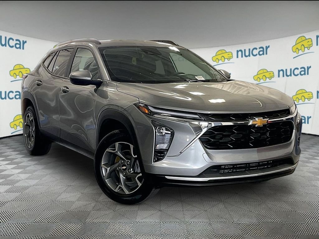 Used 2025 Chevrolet Trax LT w/ LT Convenience Package FWD image 1