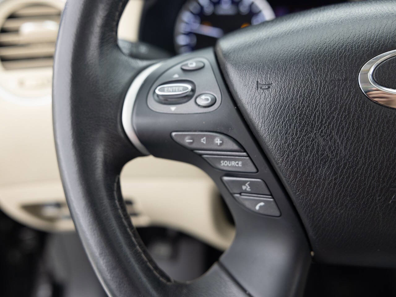 Used 2019 INFINITI QX60 Luxe w/ Essential Package image 39