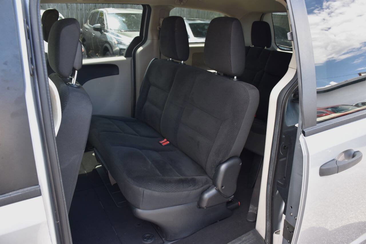 Used 2019 Dodge Grand Caravan SE image 12