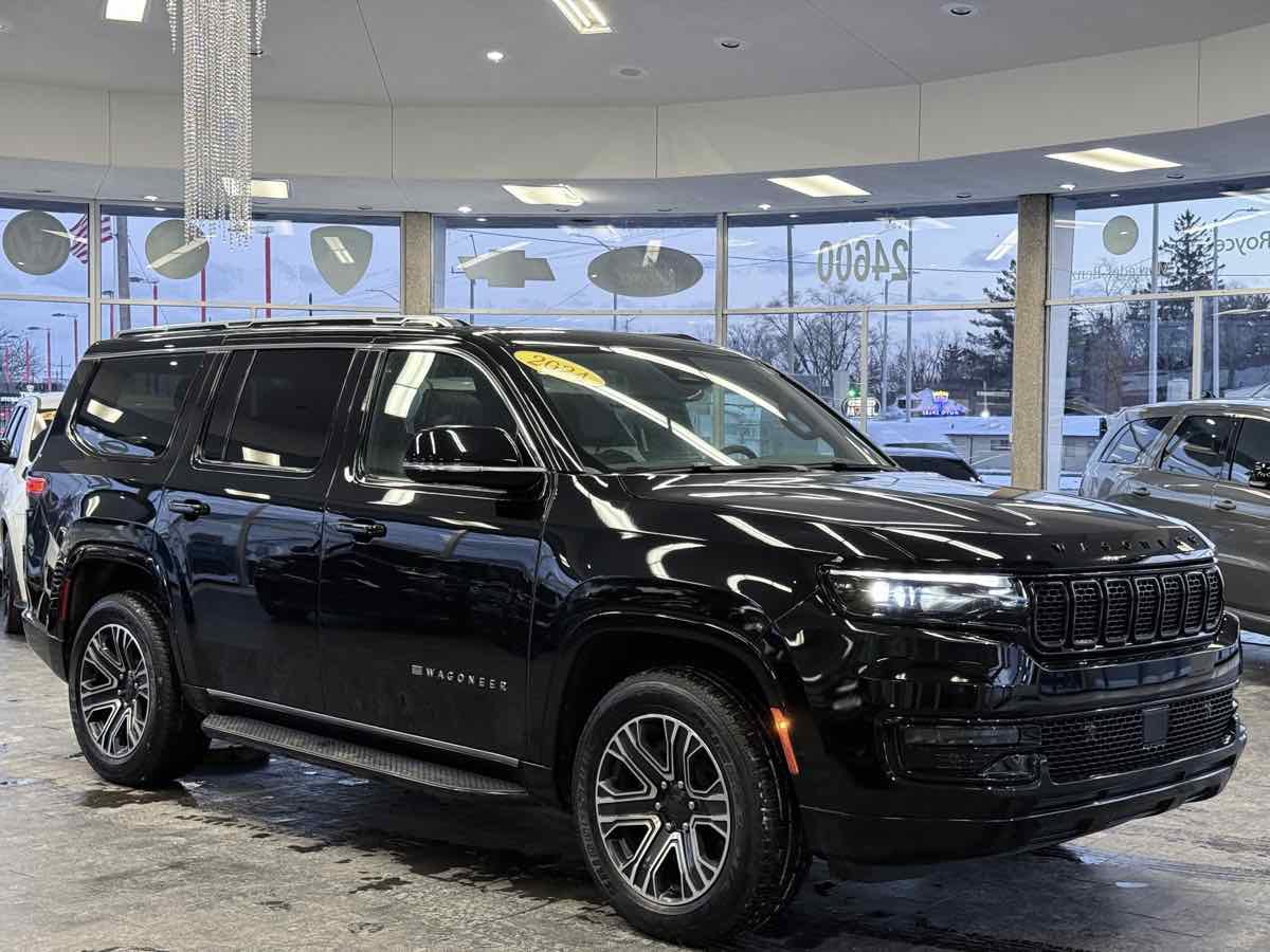 Used 2024 Jeep Wagoneer 4WD w/ Premium Group I image 1