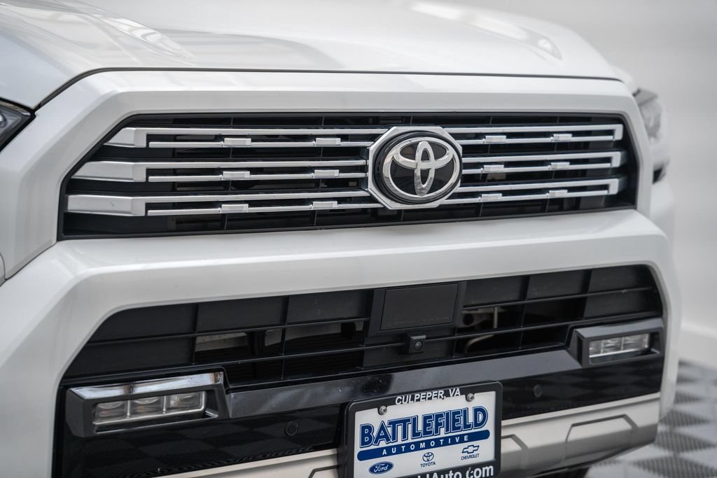 Used 2025 Toyota 4Runner Limited AWD/4WD image 12