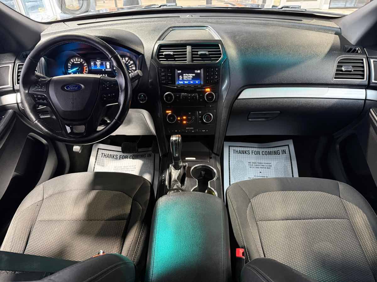 Used 2017 Ford Explorer XLT AWD/4WD image 27
