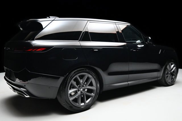 Used 2025 Land Rover Range Rover Sport SE AWD/4WD image 4
