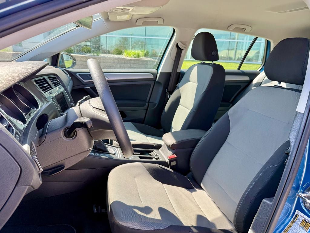 Used 2016 Volkswagen e-Golf SE w/ DC Fast Charging Package FWD image 10