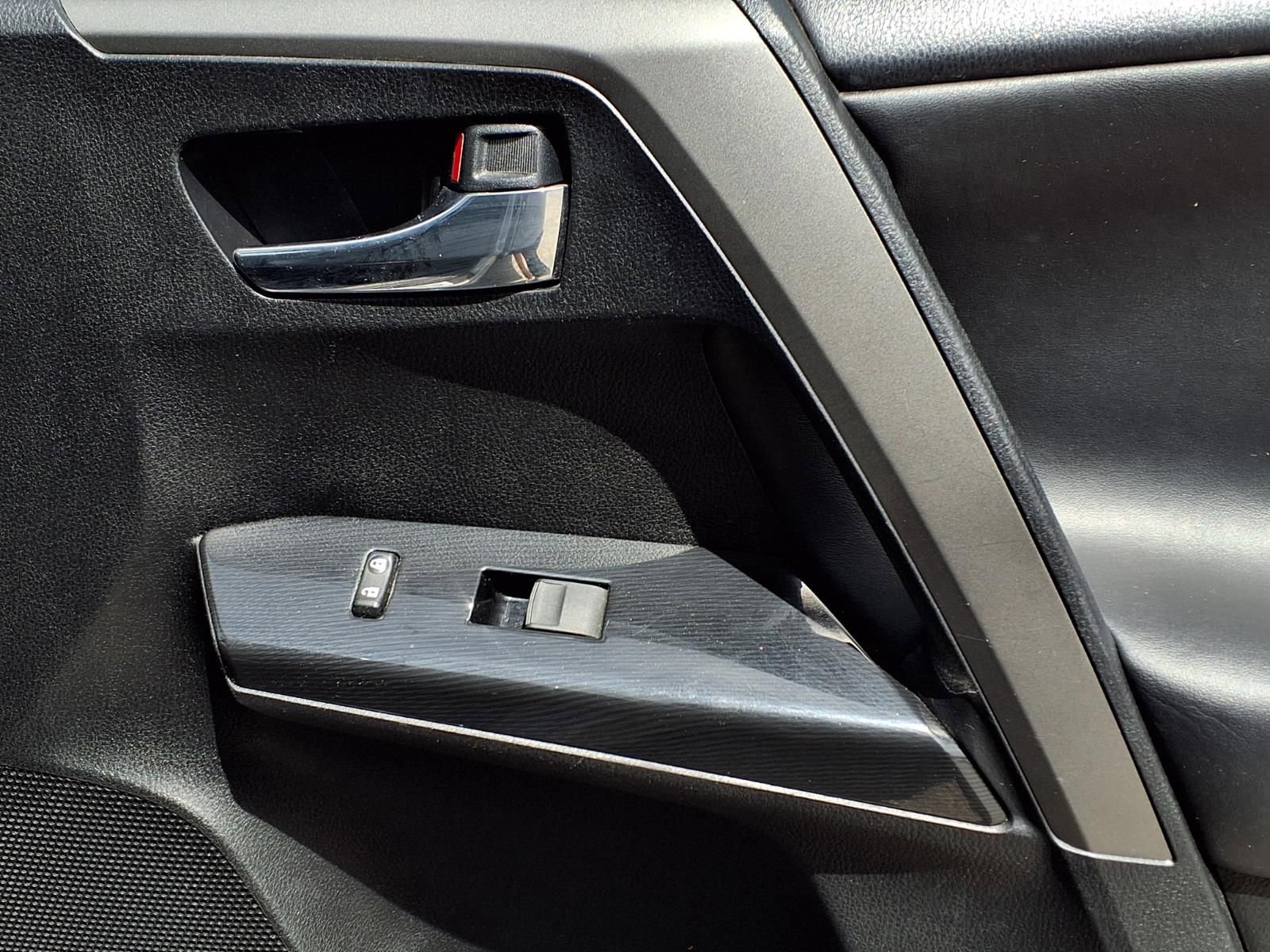 Used 2016 Toyota RAV4 SE image 26