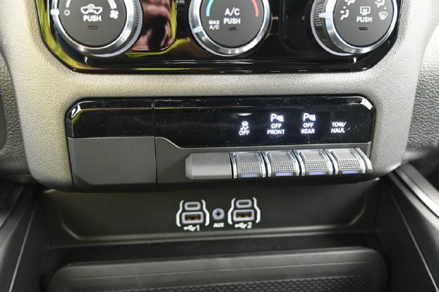 New 2026 RAM 1500 Express AWD/4WD image 30