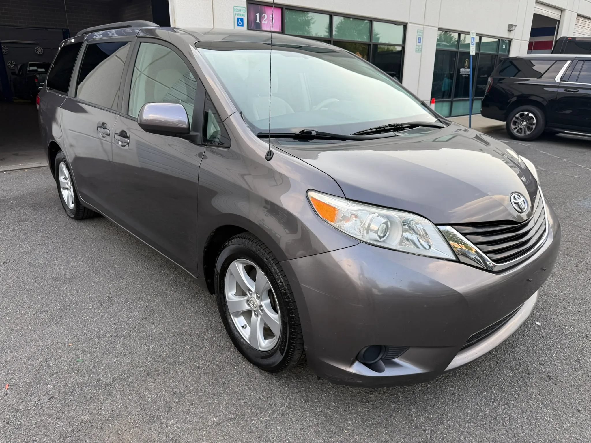 Used 2012 Toyota Sienna LE FWD image 8