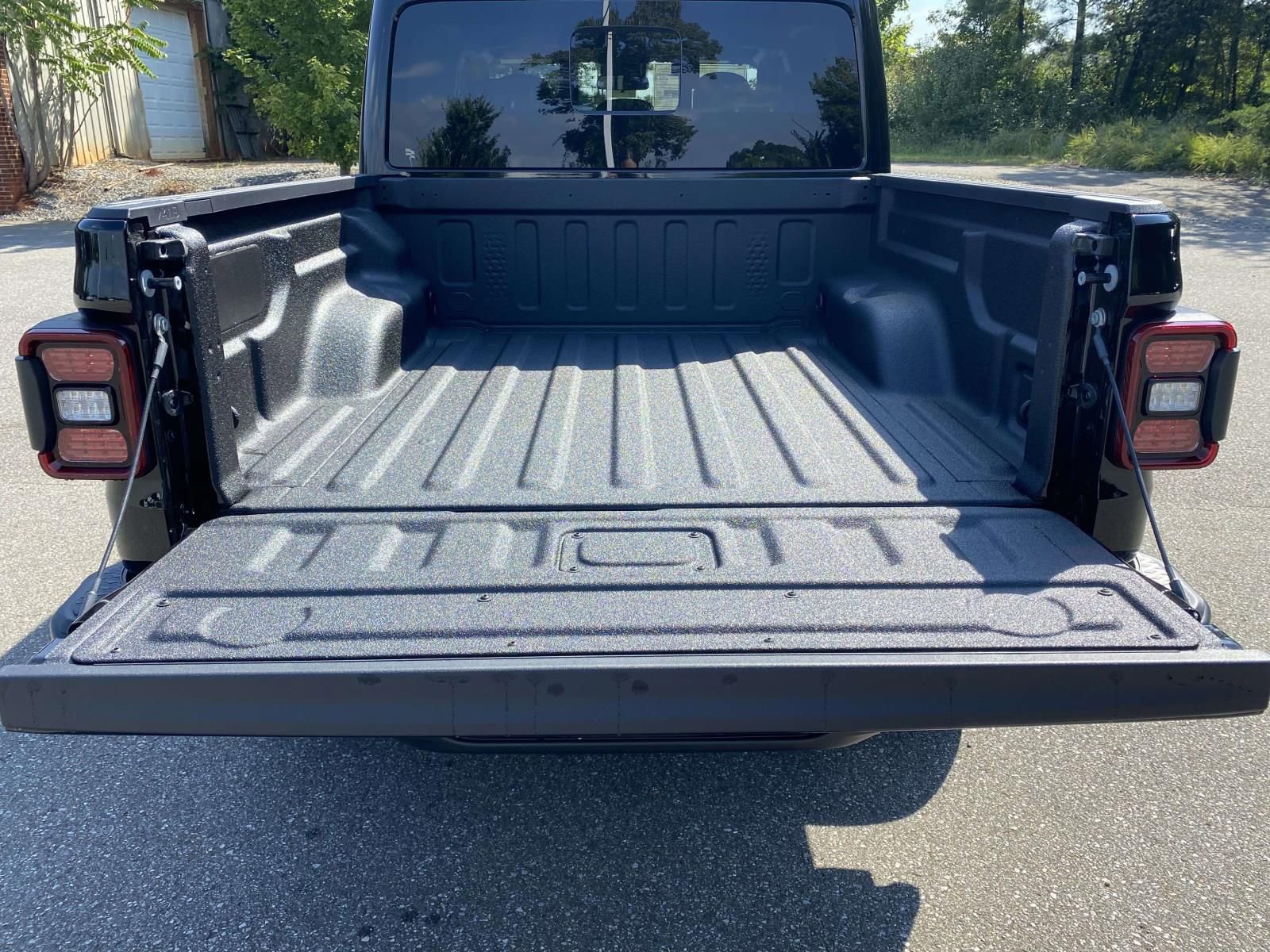 New 2025 Jeep Gladiator Sport image 10