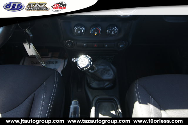 Used 2015 Jeep Wrangler Unlimited Sahara AWD/4WD image 18