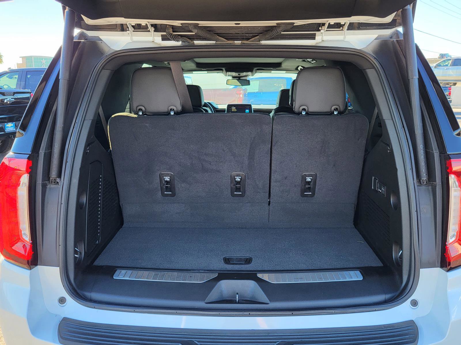 Used 2024 GMC Yukon AT4 w/ Technology Package image 12