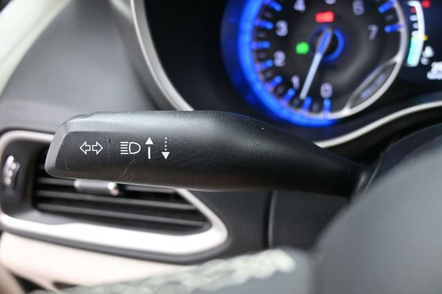 Used 2023 Chrysler Pacifica Touring-L FWD image 26