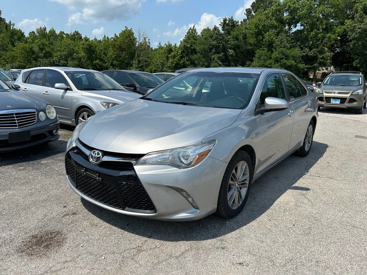 Used 2017 Toyota Camry SE FWD image 2