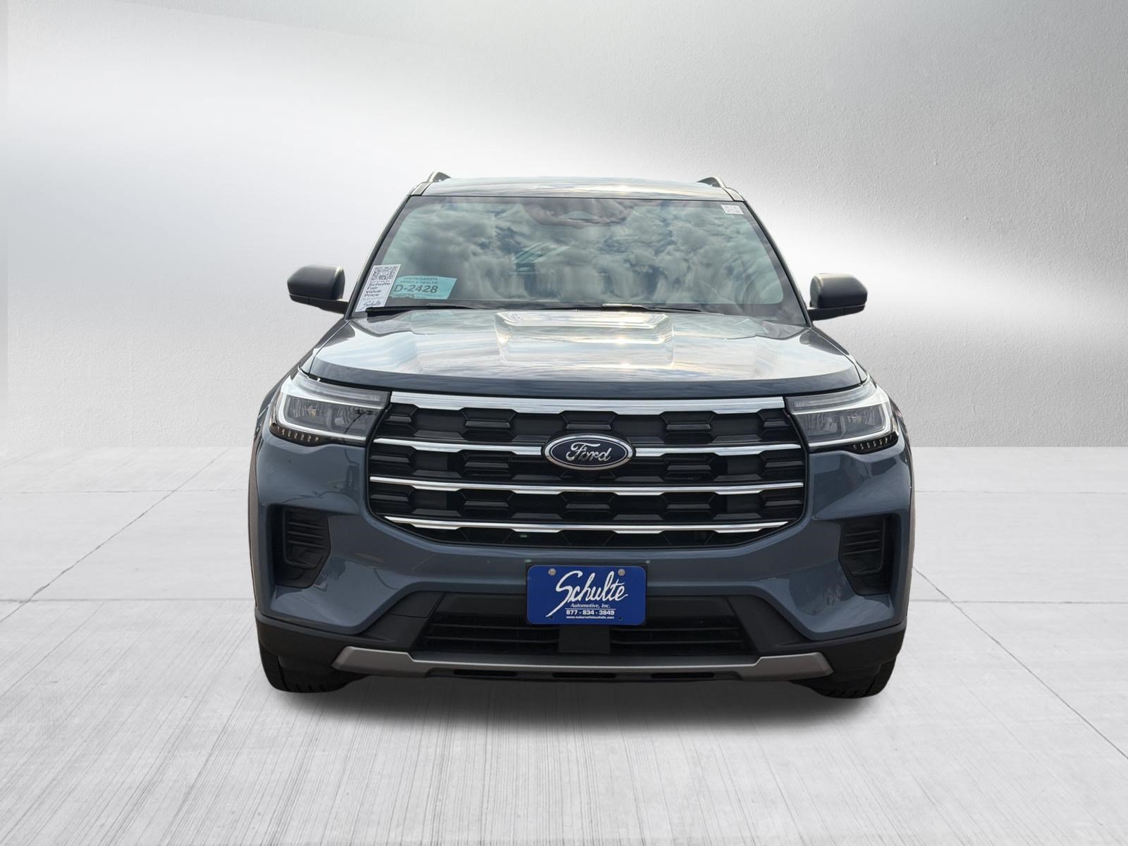 Used 2025 Ford Explorer Active AWD/4WD image 2