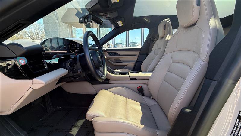 Used 2023 Porsche Taycan image 9