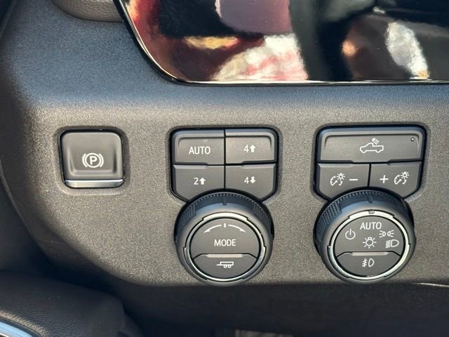 Used 2024 Chevrolet Silverado 1500 RST w/ Convenience Package II image 33