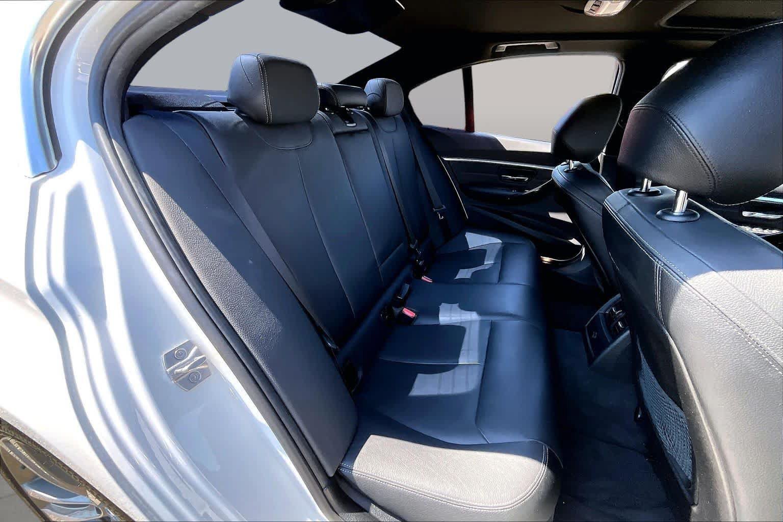 Used 2018 BMW 330i Sedan w/ Convenience Package RWD image 19