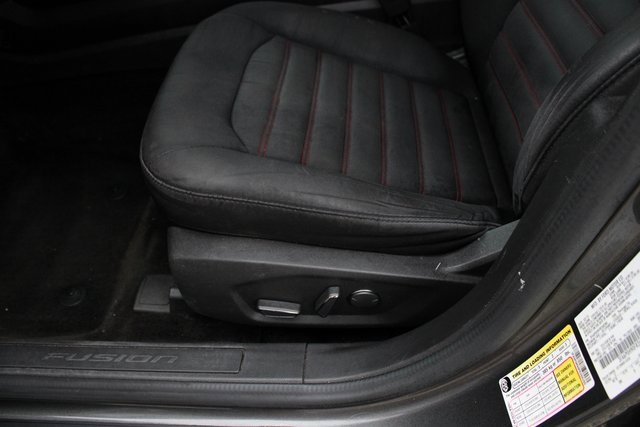 Used 2015 Ford Fusion SE w/ Equipment Group 201A image 4