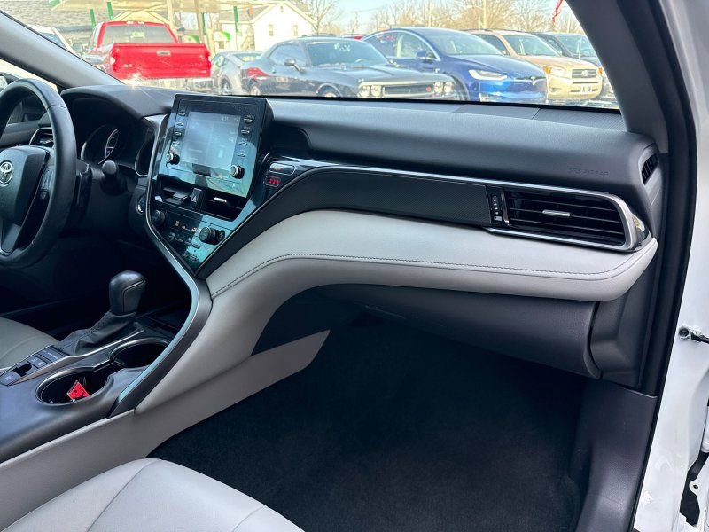 Used 2021 Toyota Camry SE FWD image 16
