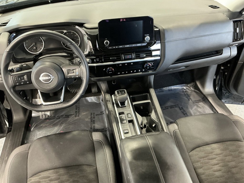 Used 2025 Nissan Pathfinder SV image 15