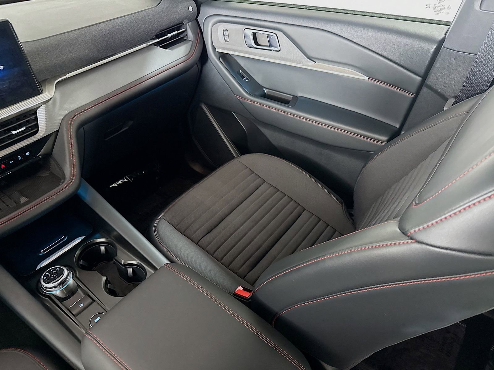 Used 2025 Ford Explorer ST-Line w/ Premium Package image 23