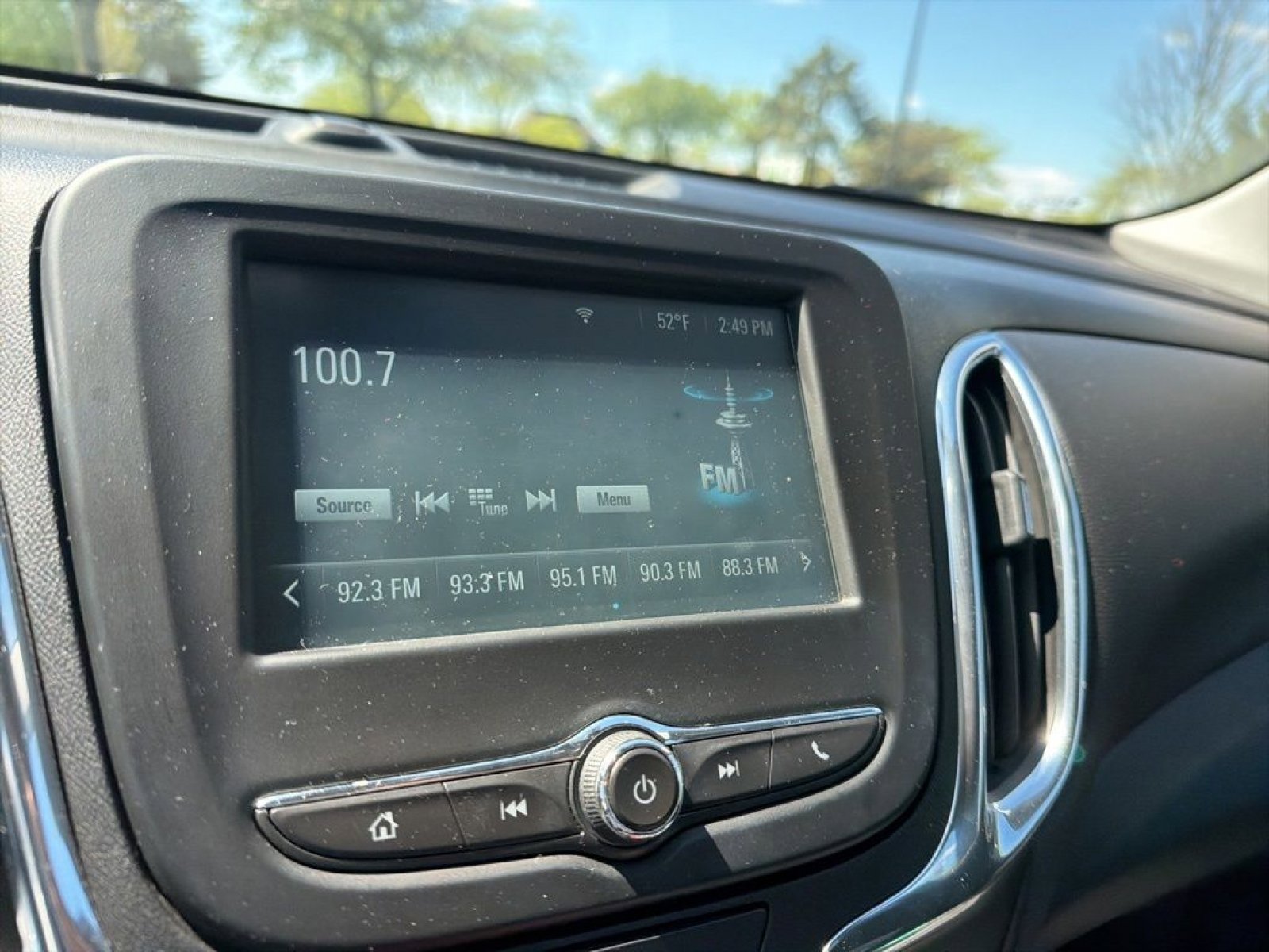 Used 2018 Chevrolet Equinox LT FWD image 21