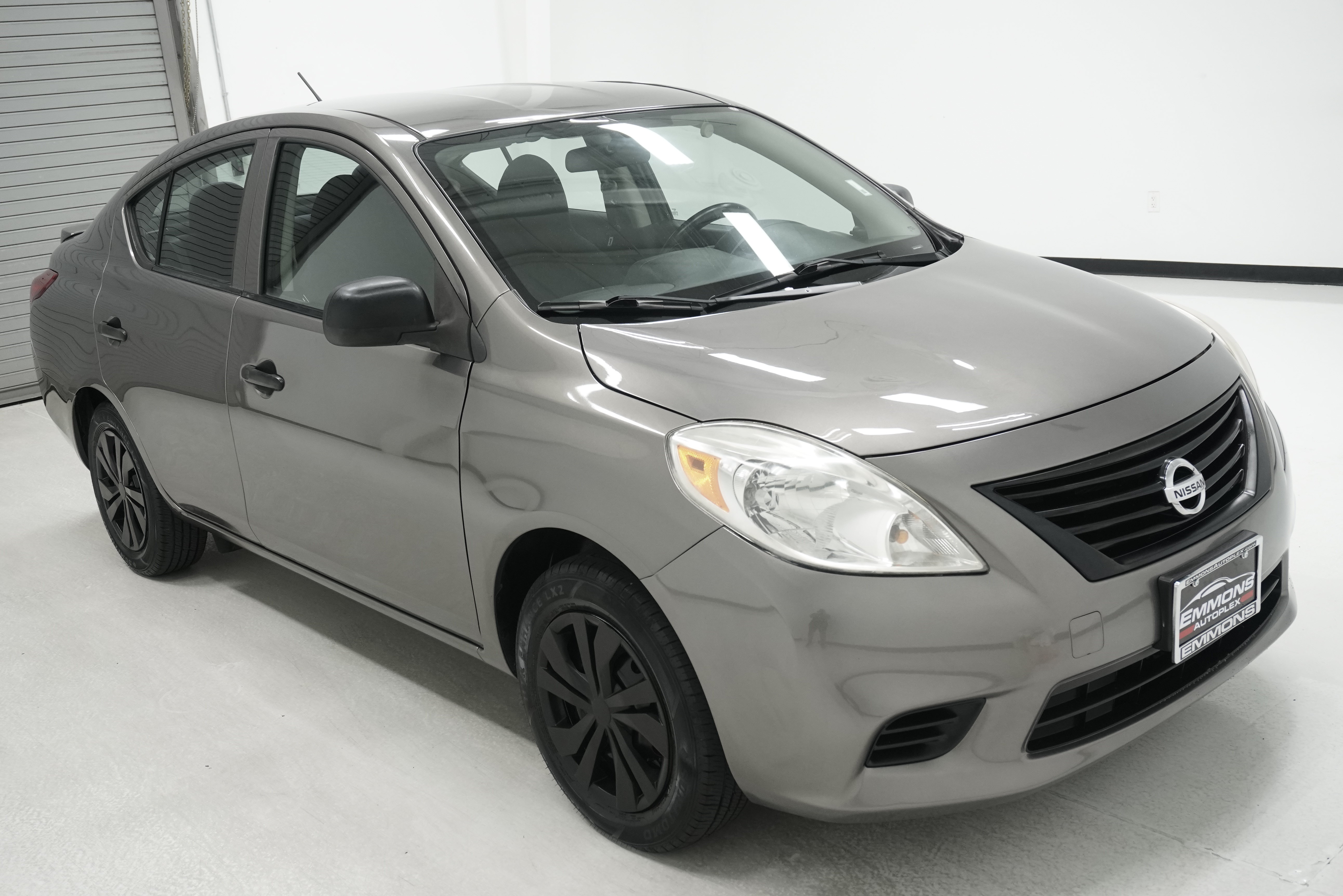 Used 2014 Nissan Versa S Plus FWD image 3