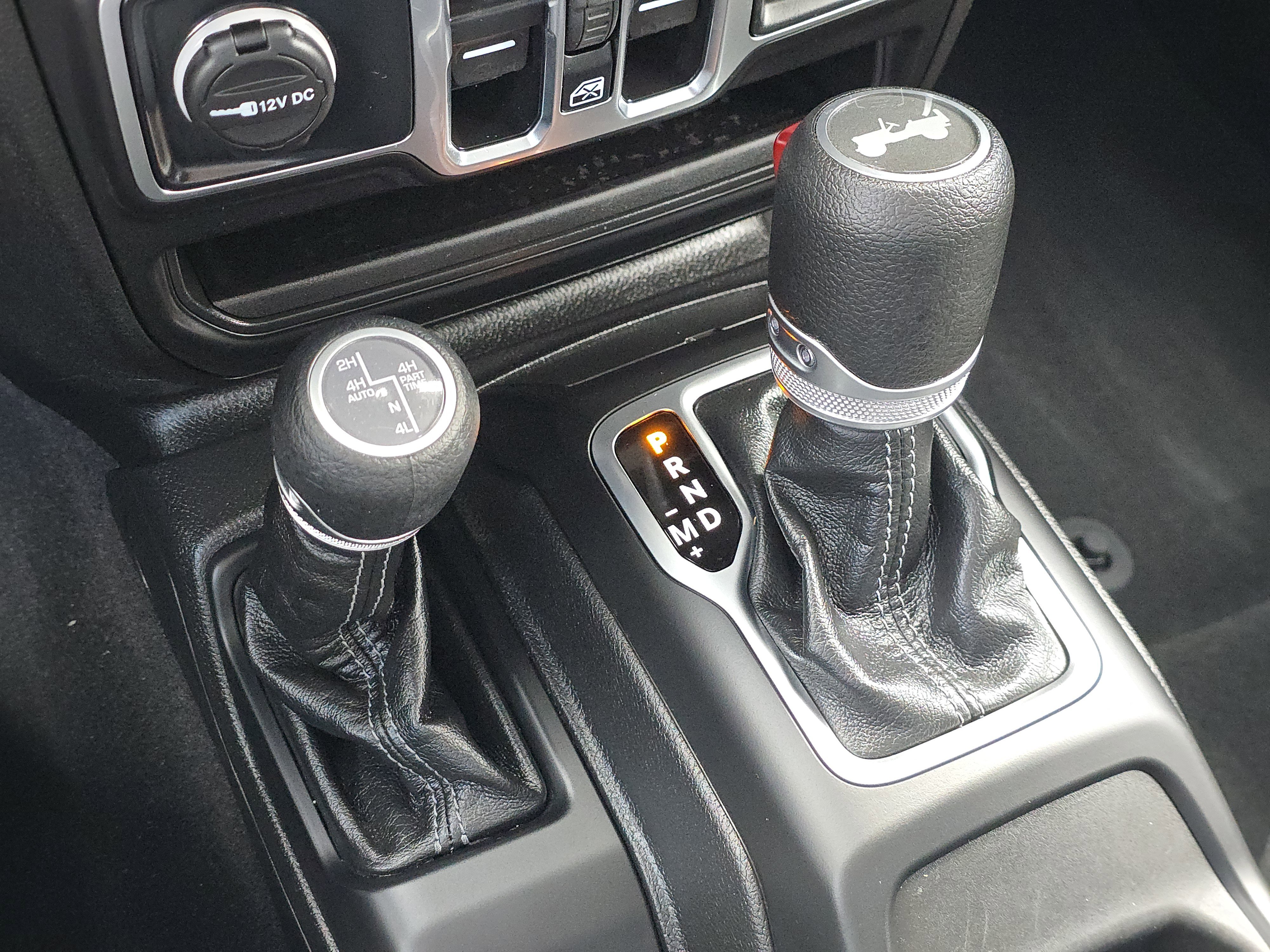 Used 2025 Jeep Wrangler Sahara image 25