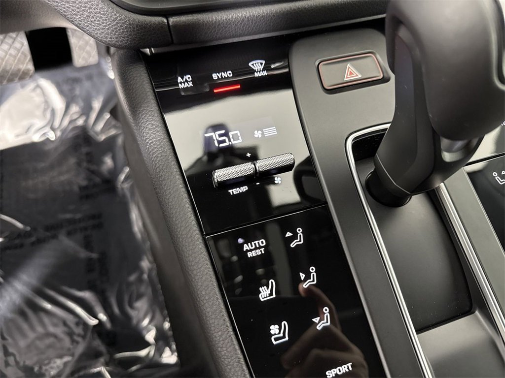 Used 2025 Porsche Macan image 31