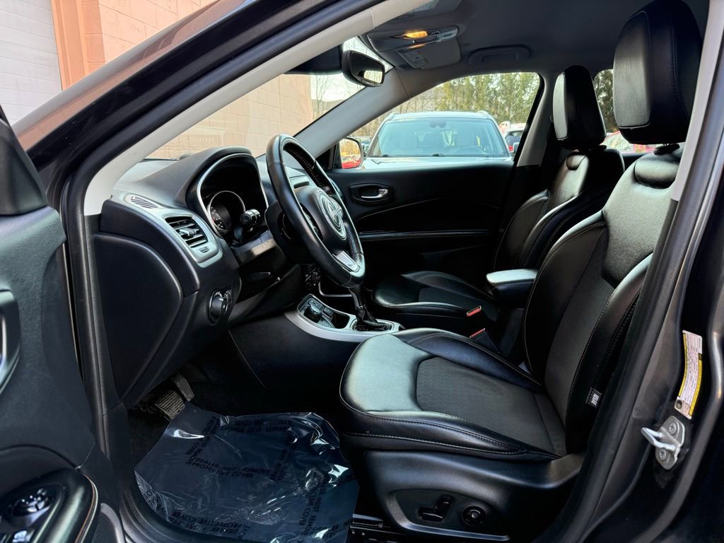 Used 2019 Jeep Compass Latitude w/ Popular Equipment Group image 11