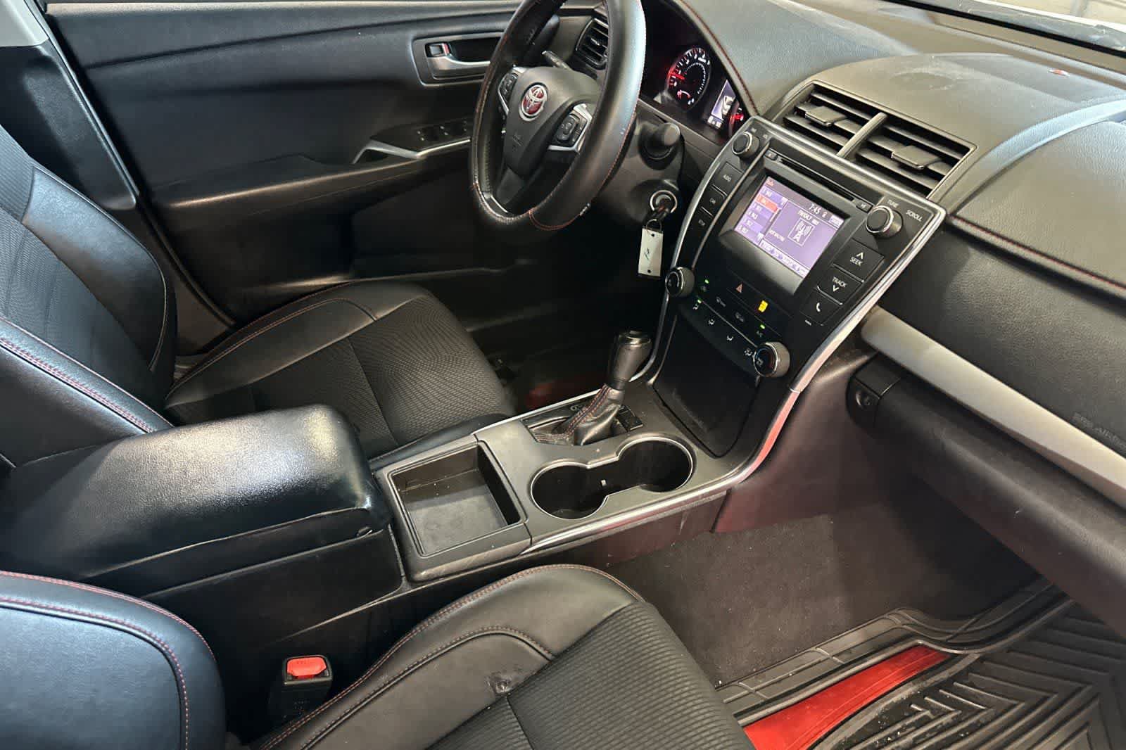 Used 2016 Toyota Camry SE FWD image 17