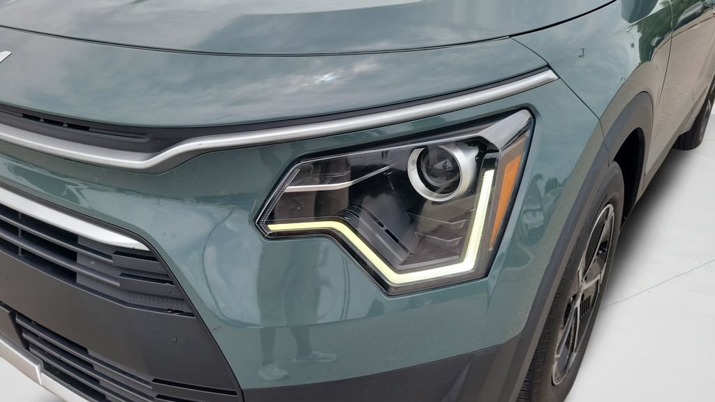 Used 2025 Kia Niro EX FWD image 23