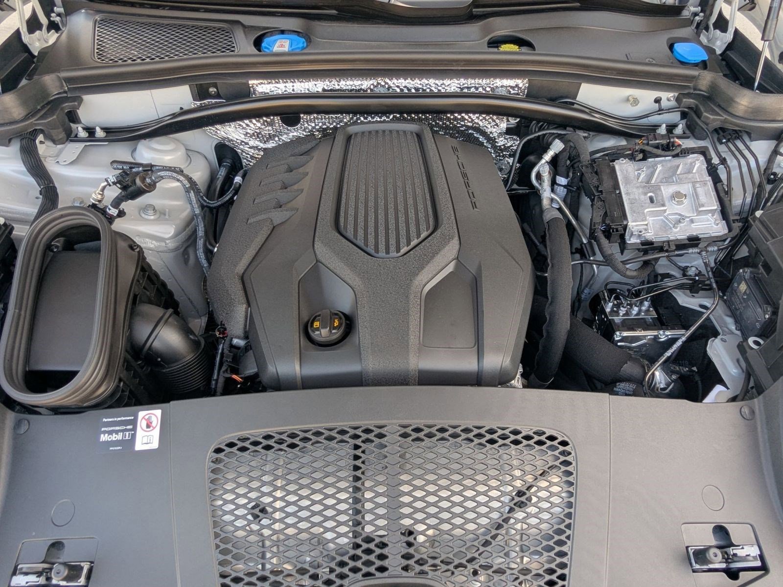 New 2026 Porsche Macan image 28