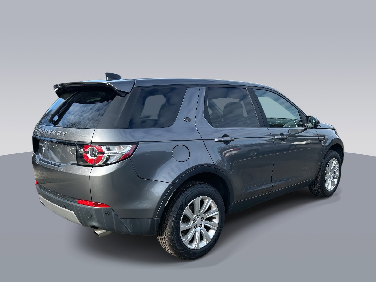 Used 2019 Land Rover Discovery Sport SE image 3