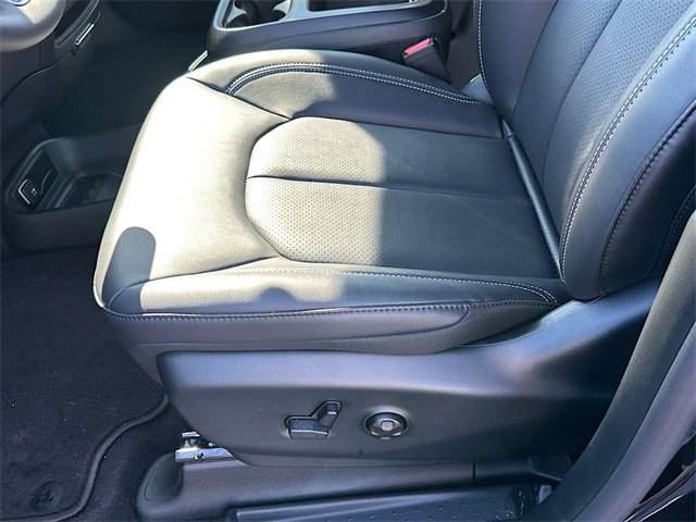 New 2026 Chrysler Pacifica Select image 11