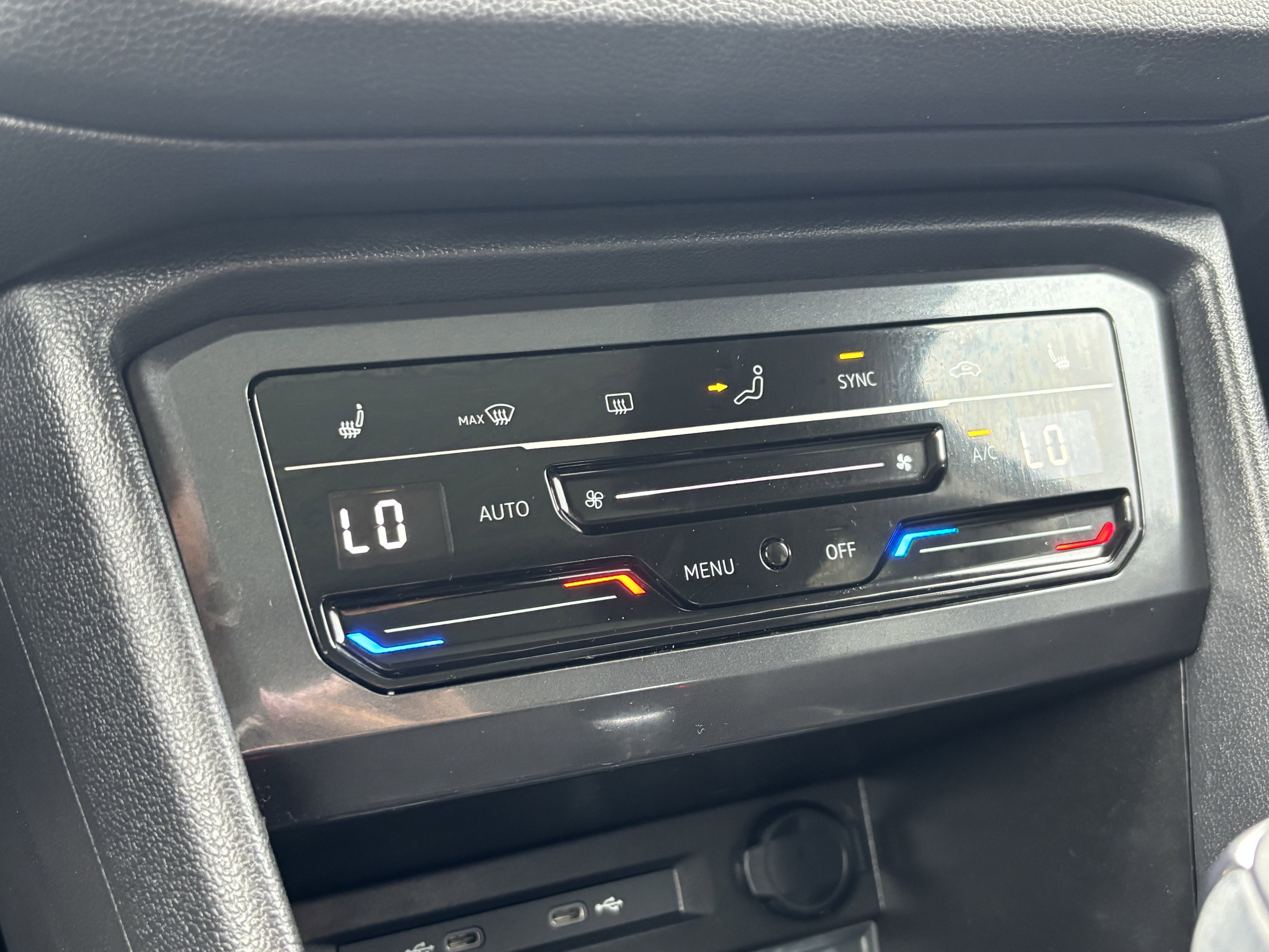 Certified 2023 Volkswagen Tiguan SE w/ Panoramic Sunroof Package image 21