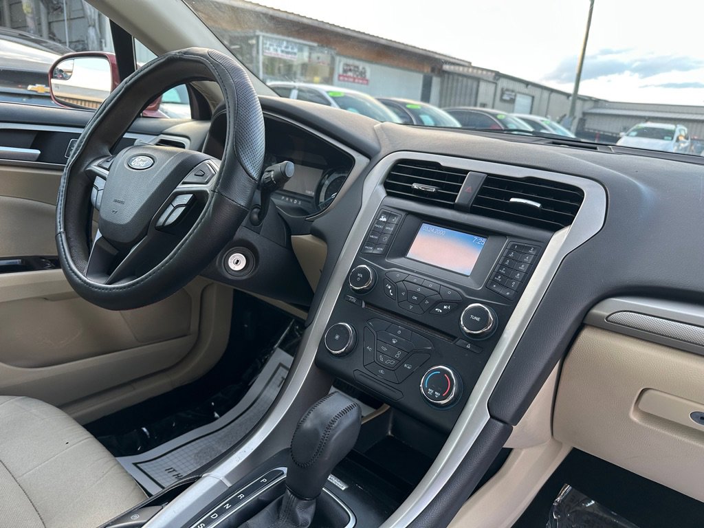 Used 2014 Ford Fusion SE FWD image 8