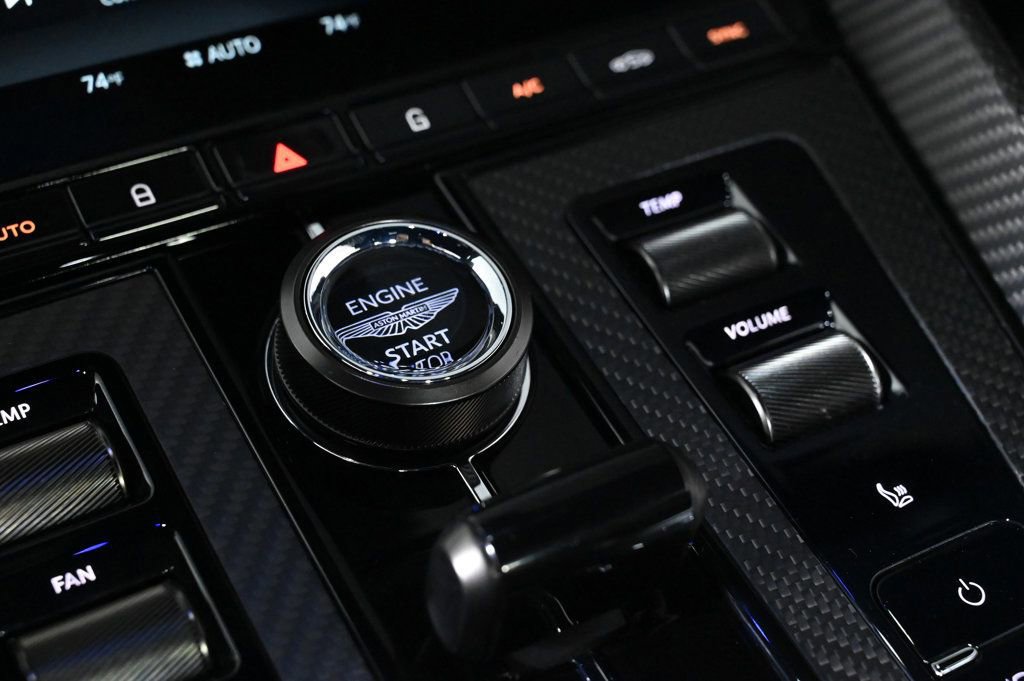 Used 2024 Aston Martin DB12 Coupe image 21