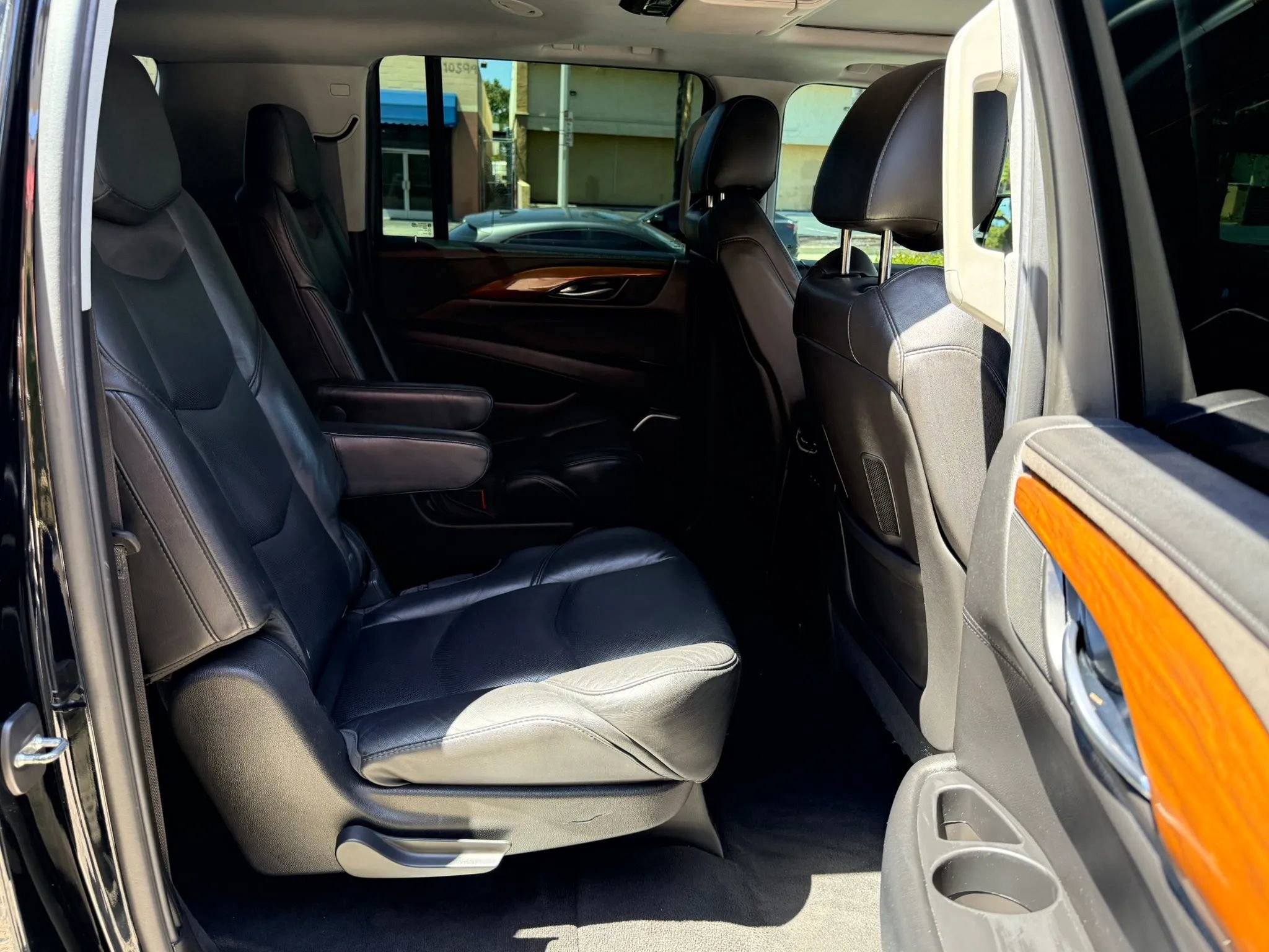 Used 2018 Cadillac Escalade ESV Luxury RWD image 18