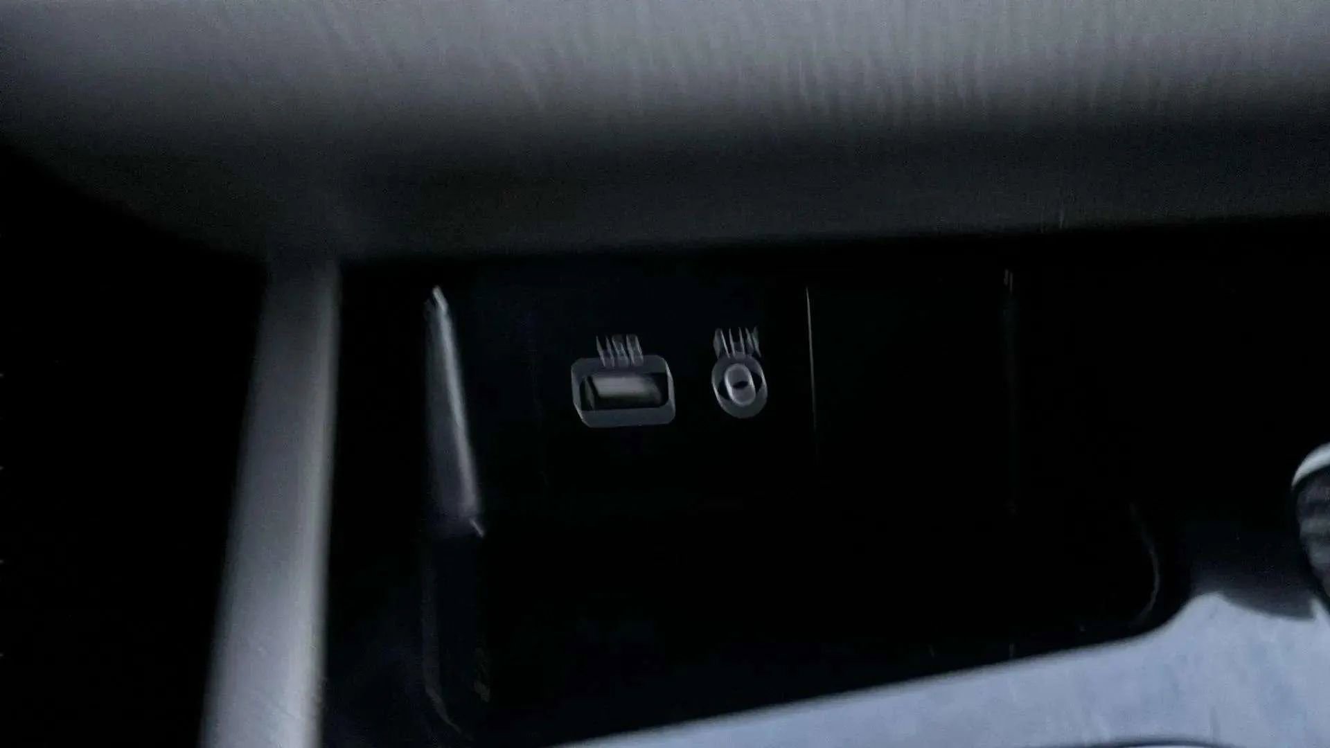 Used 2015 Kia Sedona SX image 38