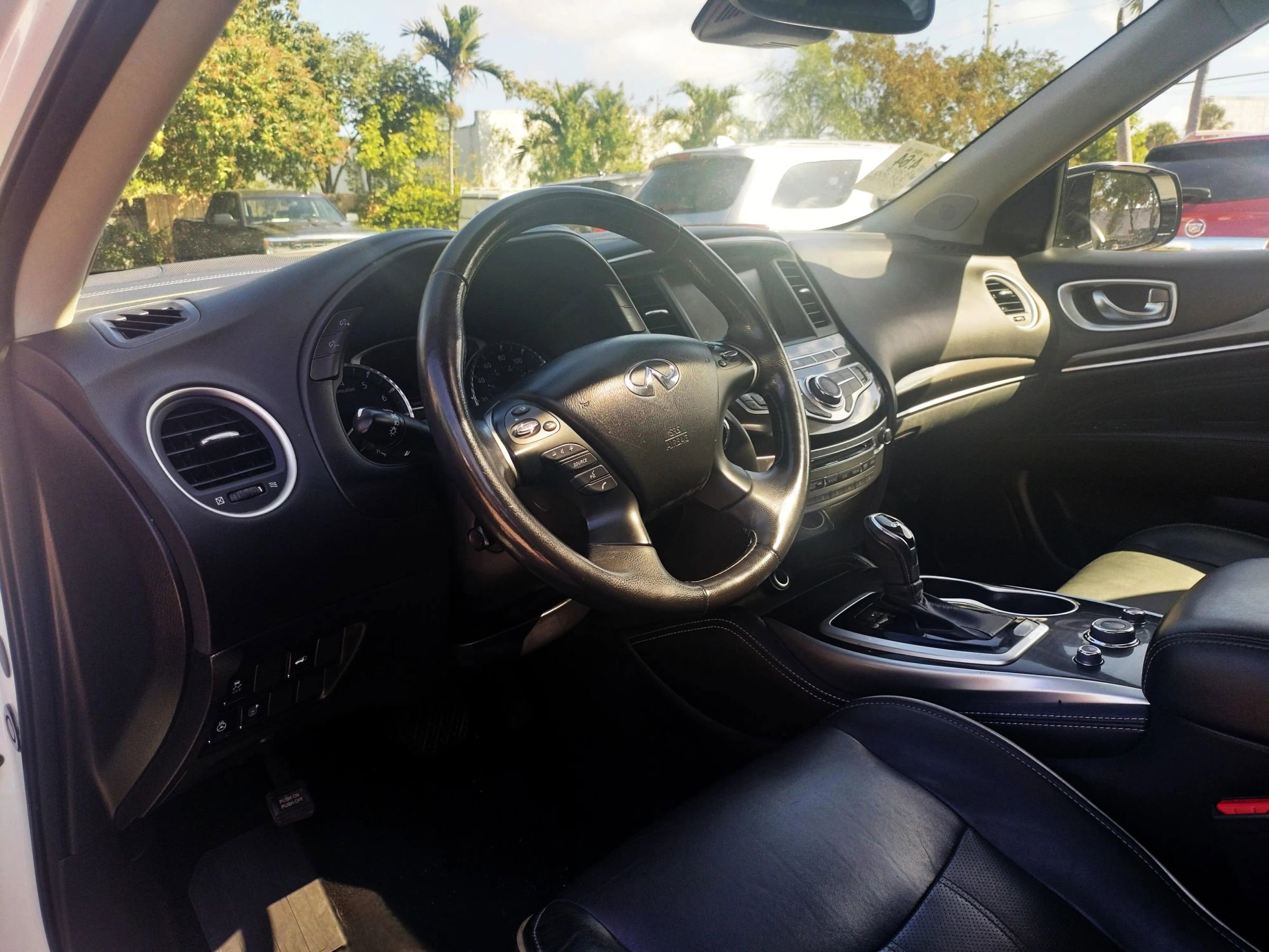 Used 2019 INFINITI QX60 Luxe w/ Essential Package image 12