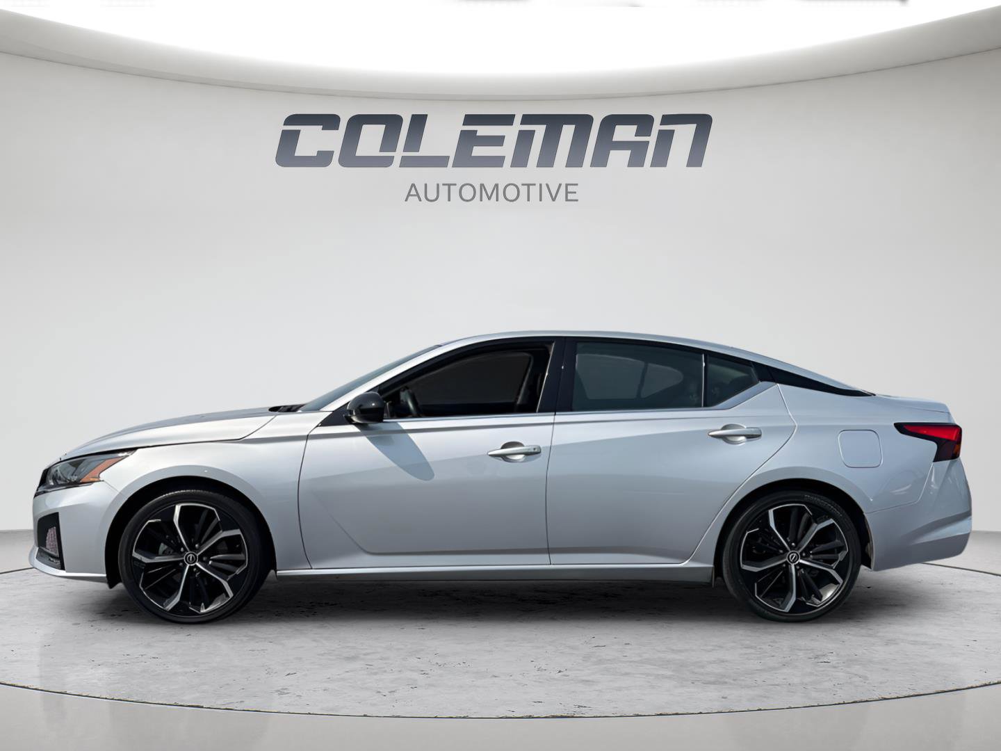 Used 2024 Nissan Altima 2.5 SR image 2