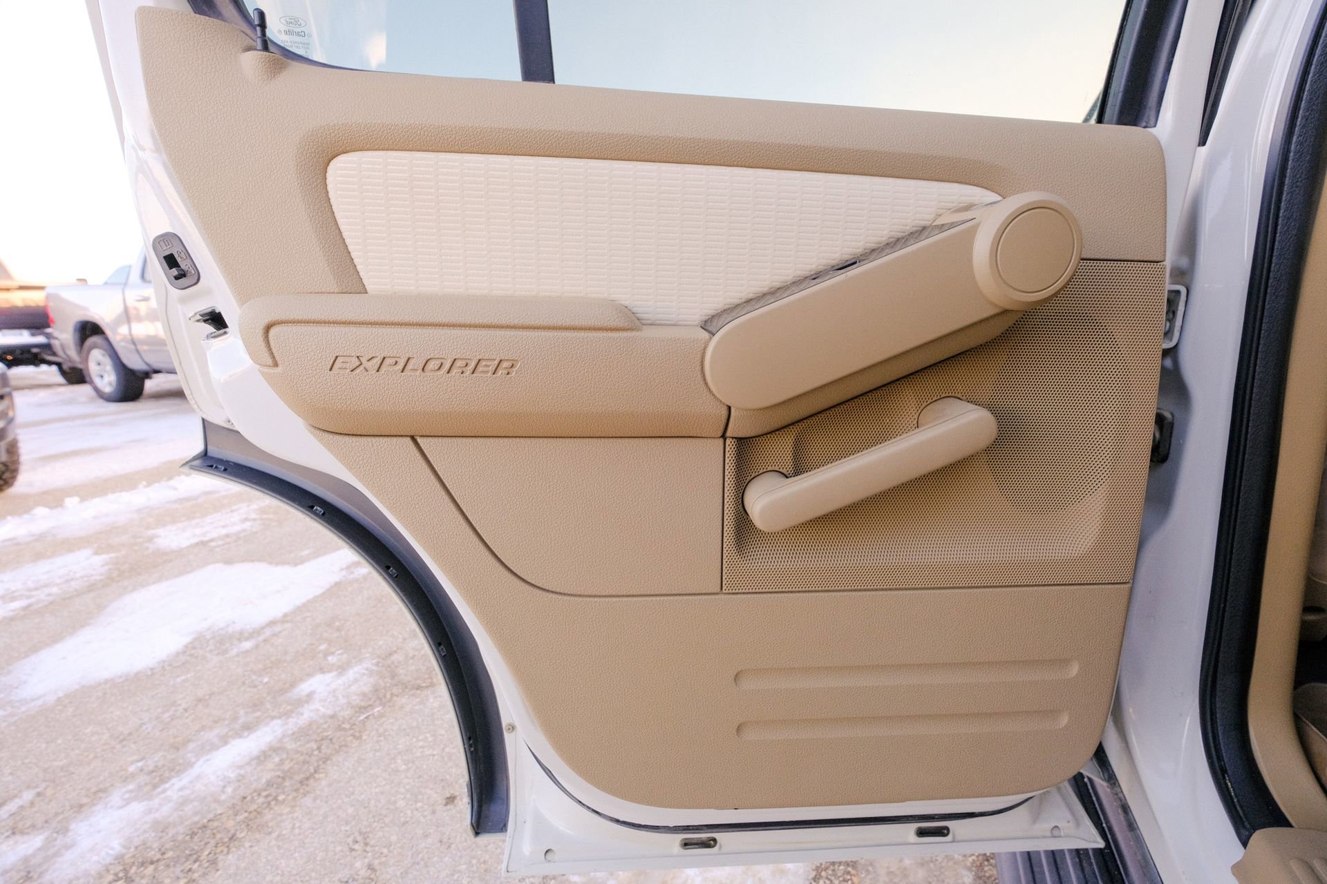 Used 2010 Ford Explorer XLT image 27