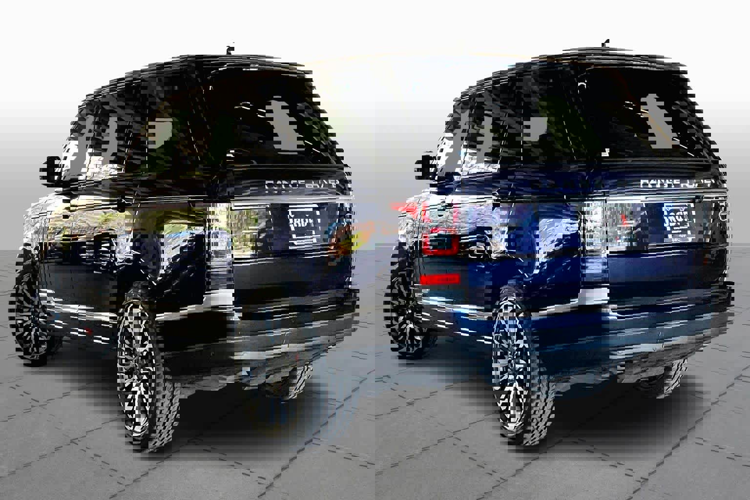 Used 2016 Land Rover Range Rover Long Wheelbase Supercharged image 11