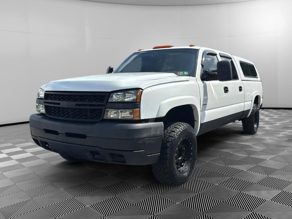 Used 2005 Chevrolet Silverado 2500 LS w/ Heavy-Duty Power Package AWD/4WD image 1