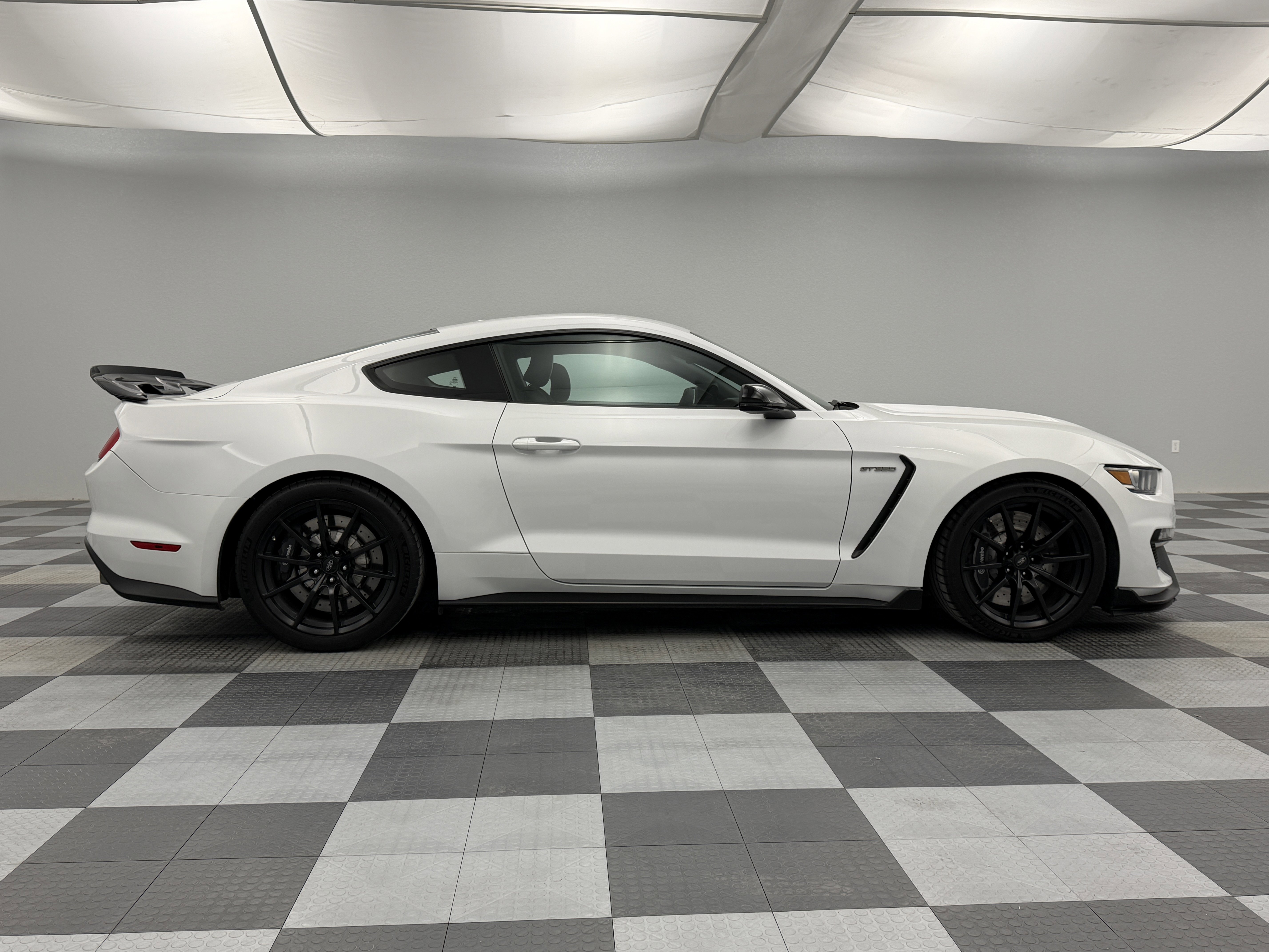 Used 2017 Ford Mustang Shelby GT350 image 18