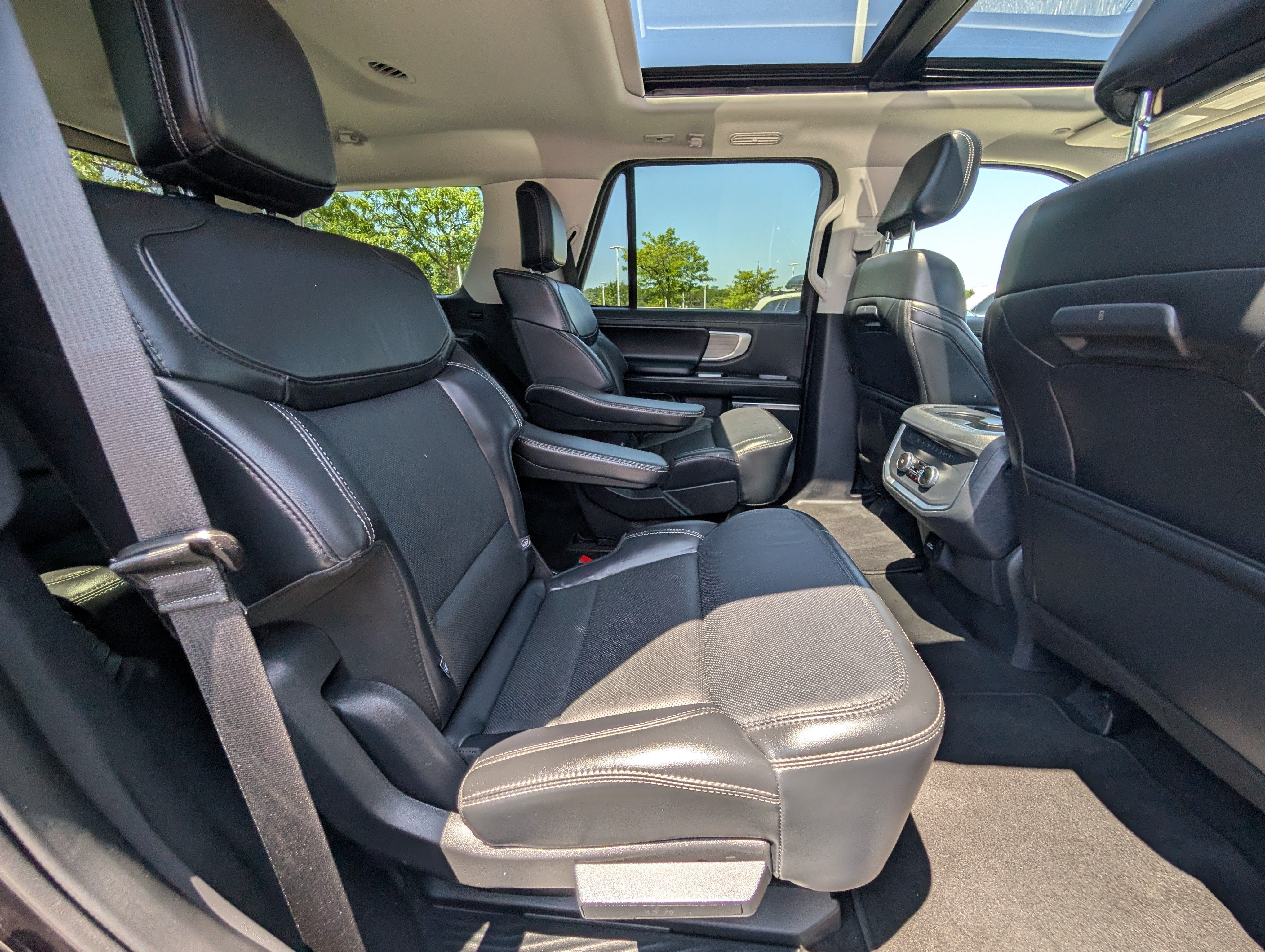 Certified 2025 Ford Expedition Platinum AWD/4WD image 11