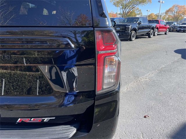 Used 2023 Chevrolet Suburban RST w/ Sport Performance Package image 37